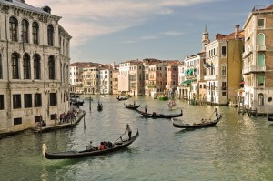 Clica aquí para saber más sobre las góndolas en Venecia Góndola