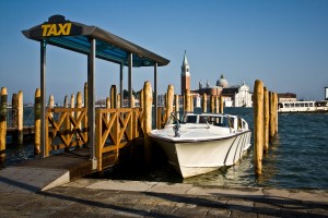 Clica aquí para saber más sobre los taxis acuáticos de Venecia Taxi acuático