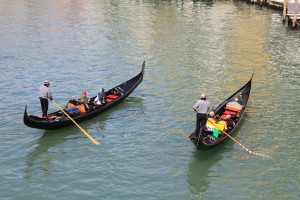 Clica aquí para saber más sobre los traghetti en Venecia Traghetto